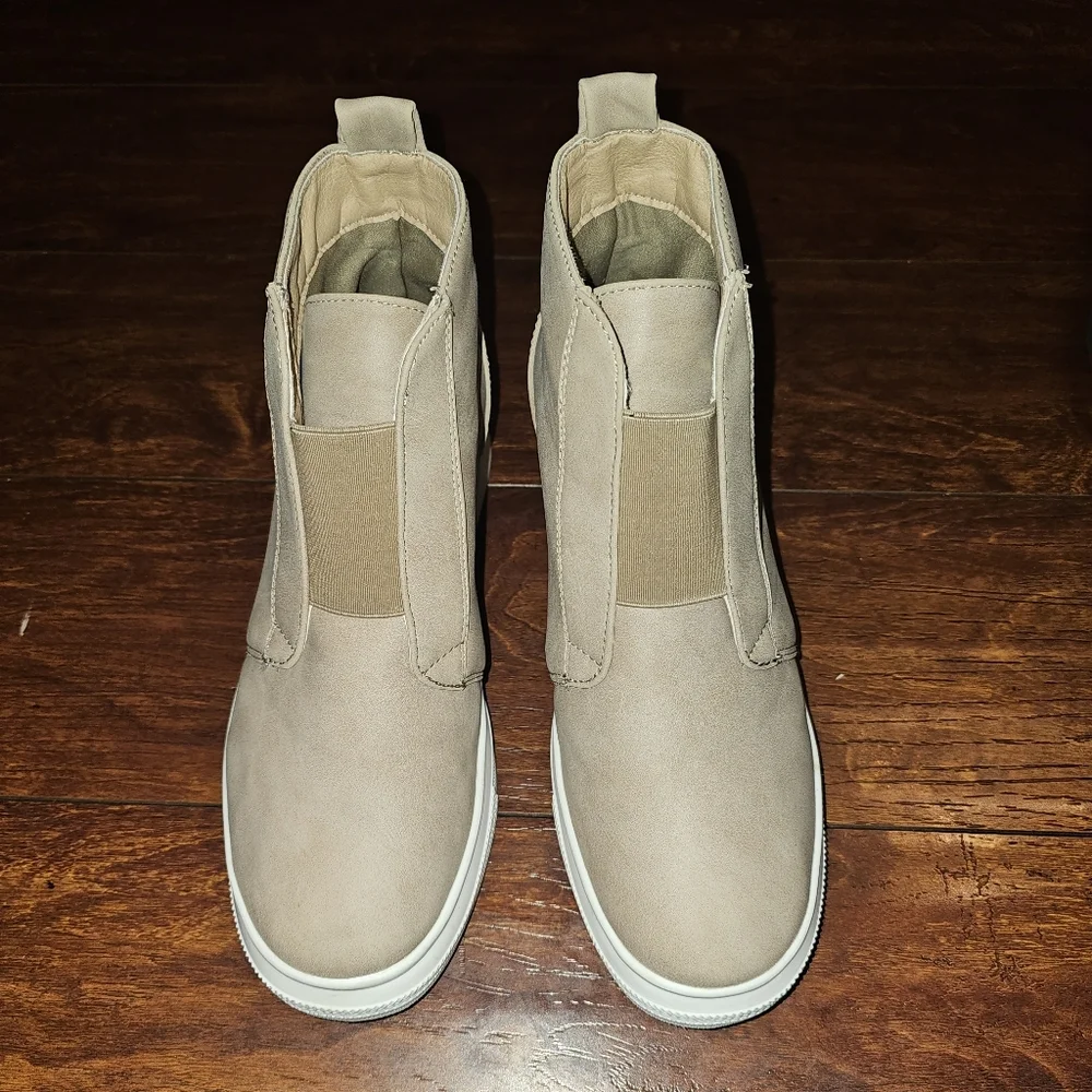 Rue 21 Women Slip On Wedge, Tan, Size 8 - Picture 2 of 5